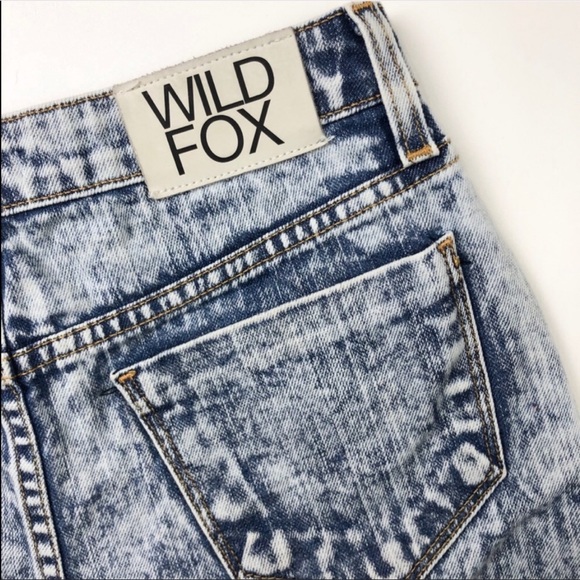 EUC WILDFOX💙Cut-off Acid Wash Denim Shorts - Picture 6 of 8